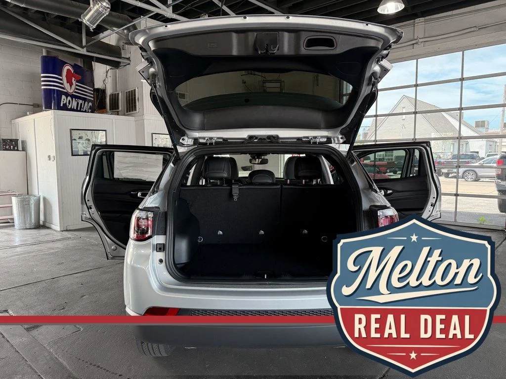 New 2025 Silver Jeep Latitude image 22