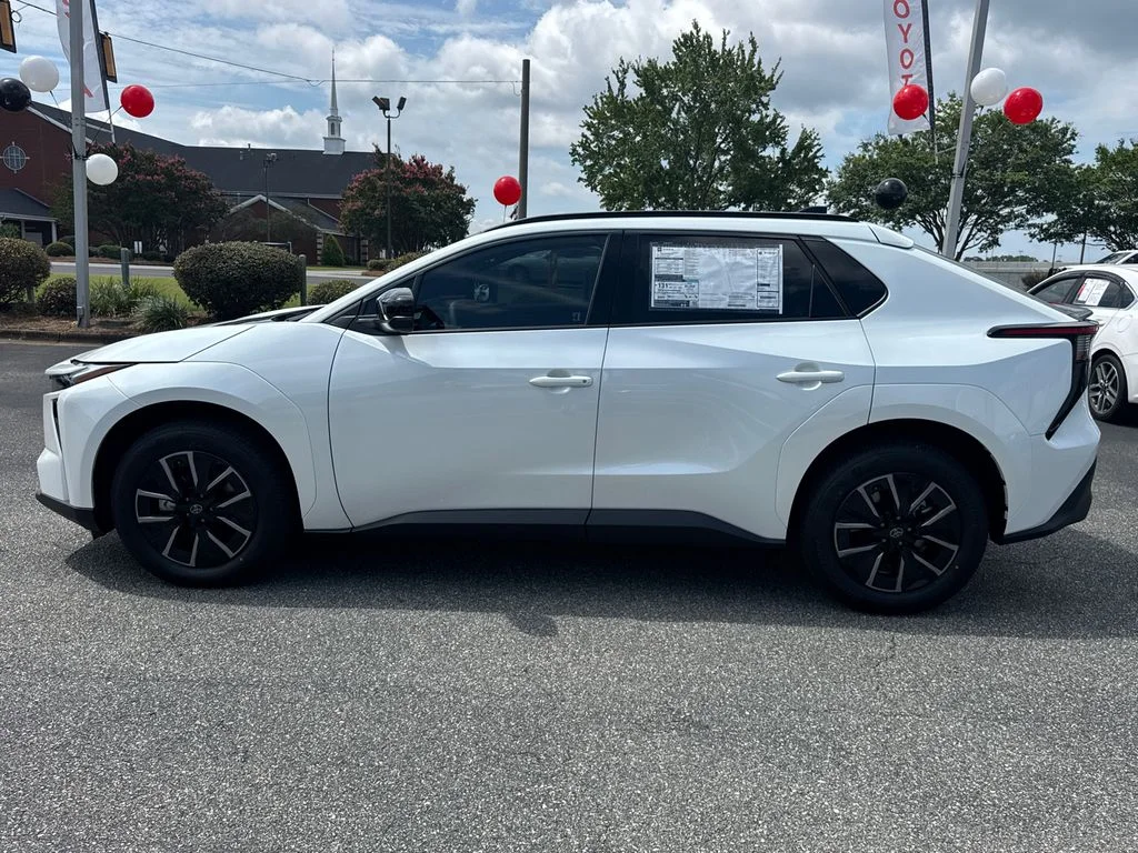 New 2026 Wind Chill Pearl Toyota XLE image 6