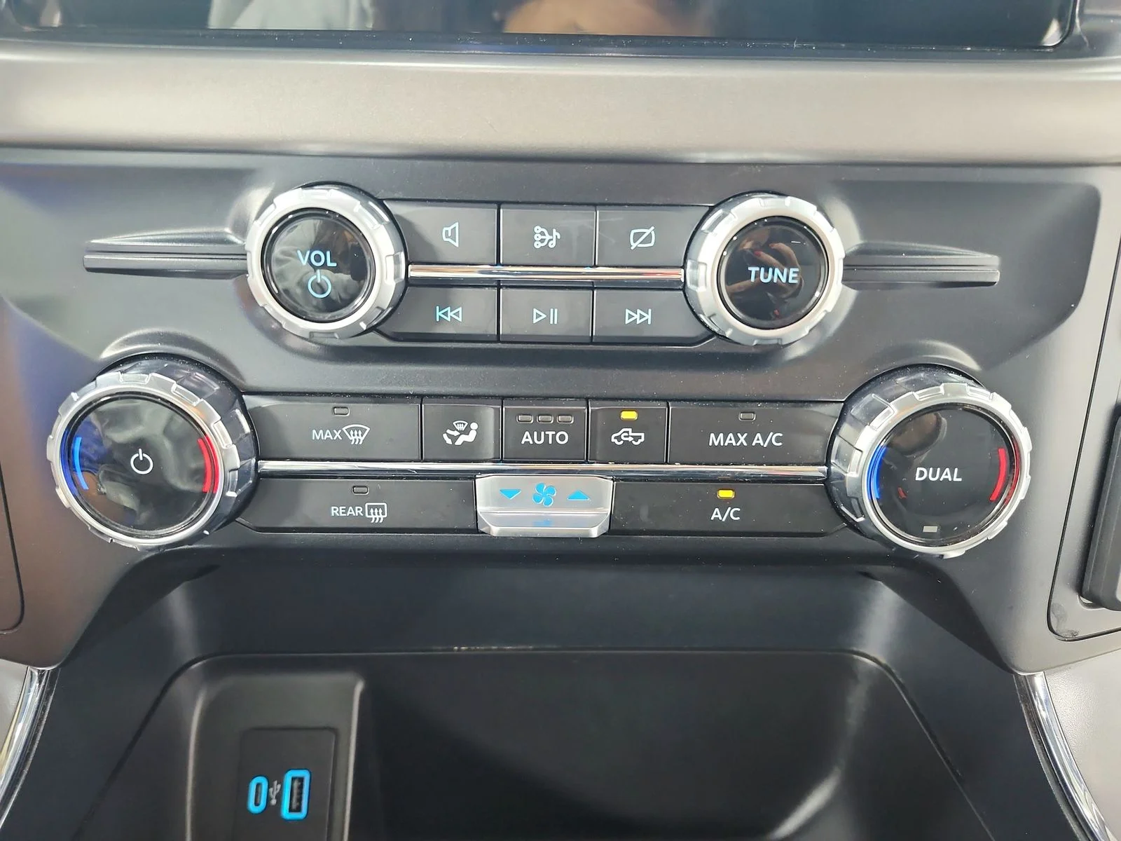 Used 2024 White Ford XLT image 31