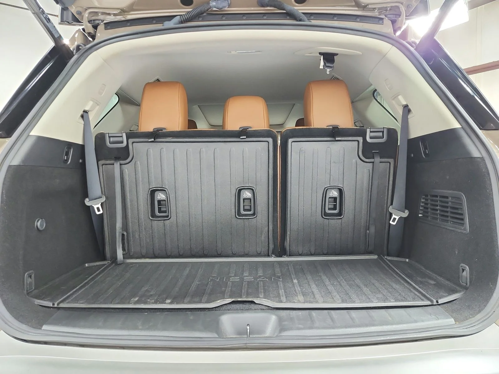 Used 2023  Nissan Platinum image 48
