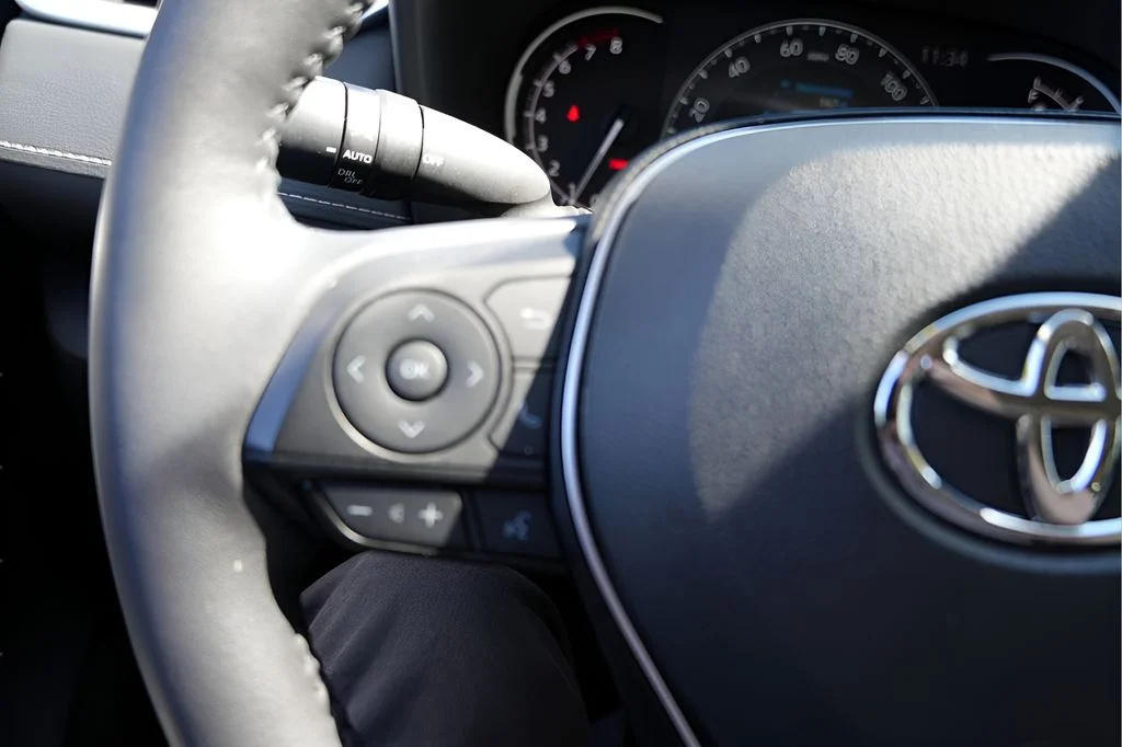 Used 2024 Wind Chill Pearl Toyota XLE Premium image 21