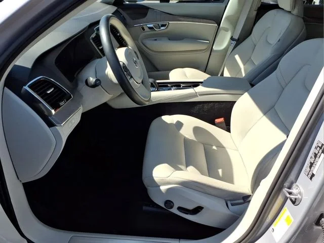 Used 2023  Volvo T8 Plus Dark Theme 7 Passenger image 16