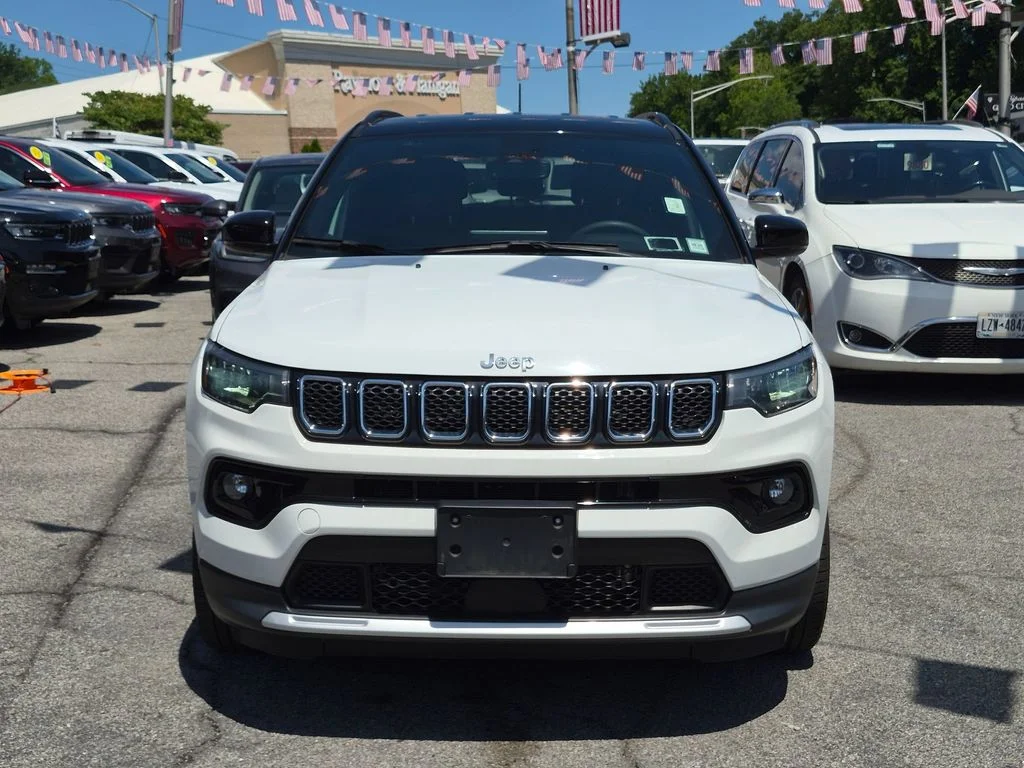 Used 2023 White Jeep Limited image 3