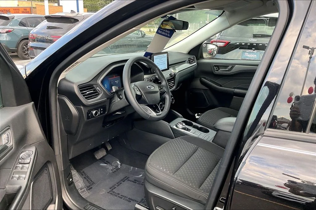 Used 2023 Black Ford Active image 13