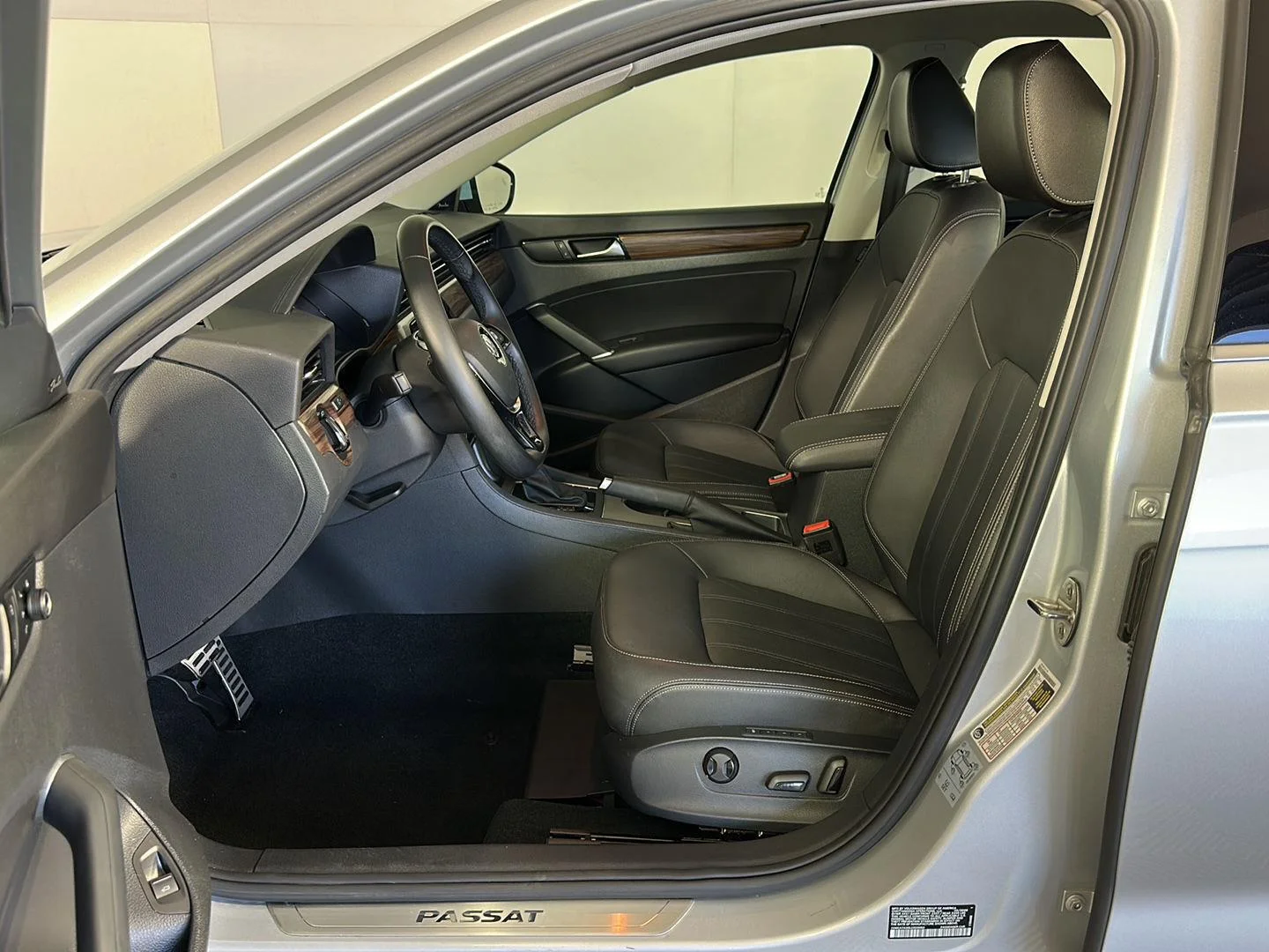 Used 2020 Platinum Gray Metallic Volkswagen 2.0T SEL image 7