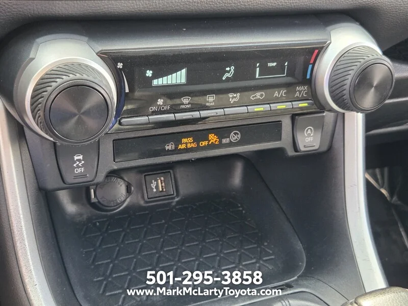 Used 2024 Ice TOYOTA LE FWD image 19