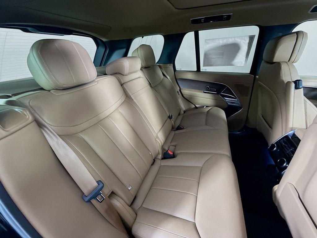 New 2026 Santorini Black Land Rover SE image 27