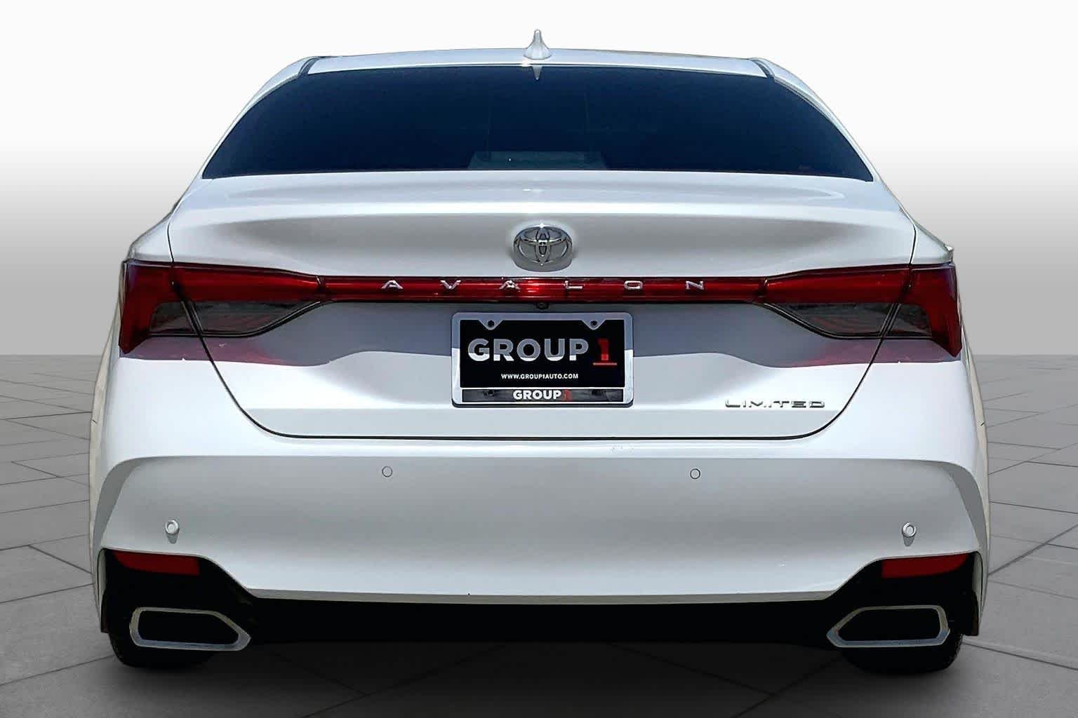 Used 2022 Wind Chill Pearl Toyota Limited image 5
