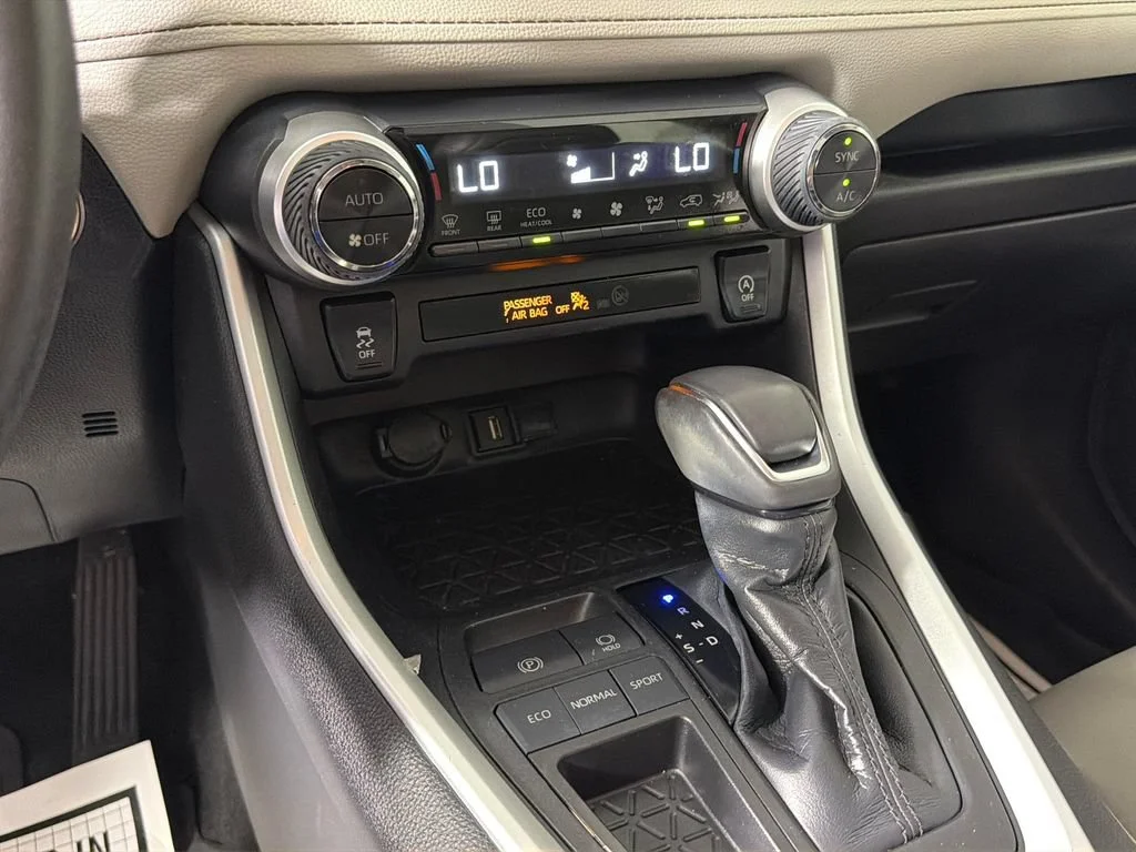 2020 Toyota RAV4 XLE Premium - Photo 23