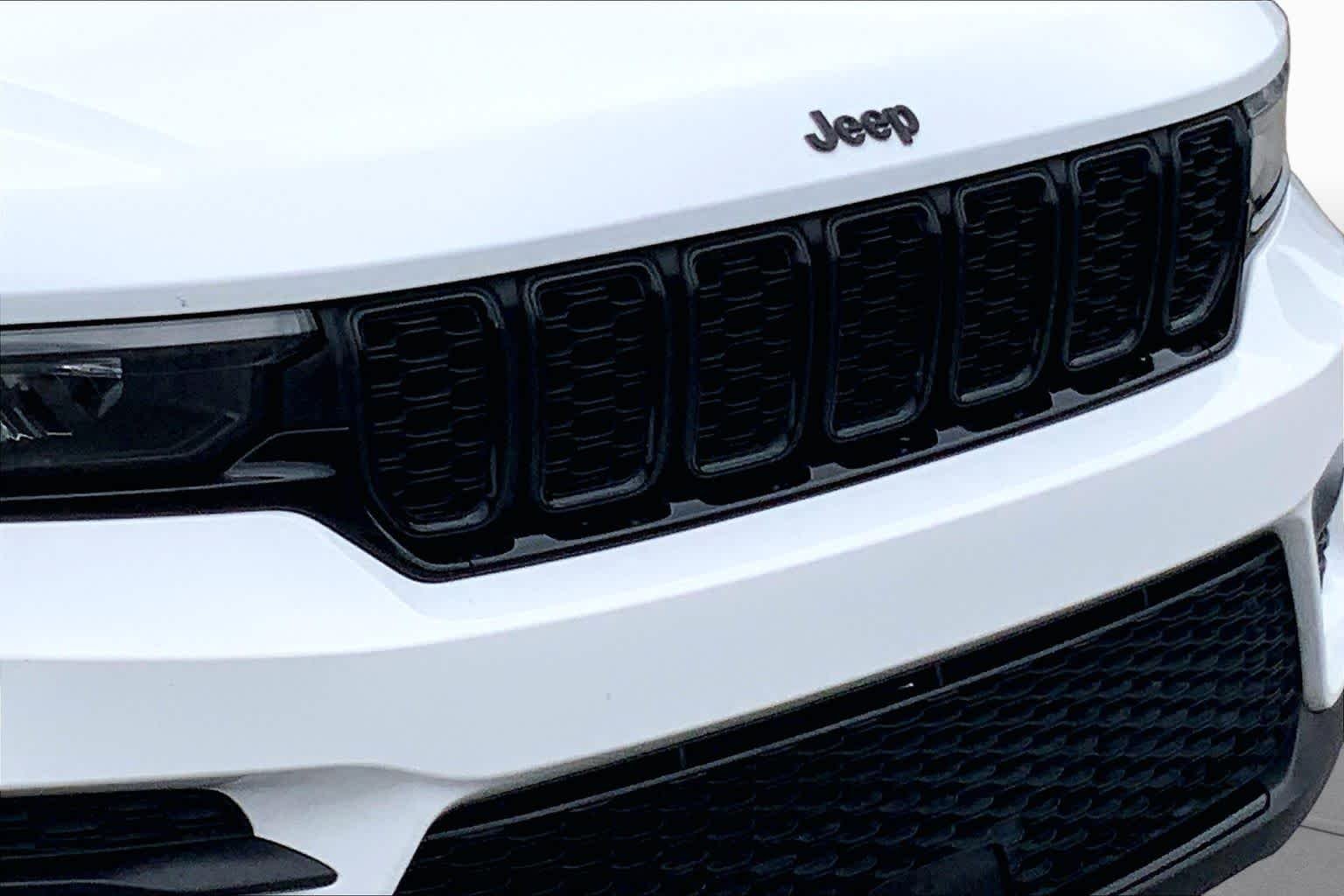 Used 2022 Bright White Clearcoat Jeep Altitude image 42