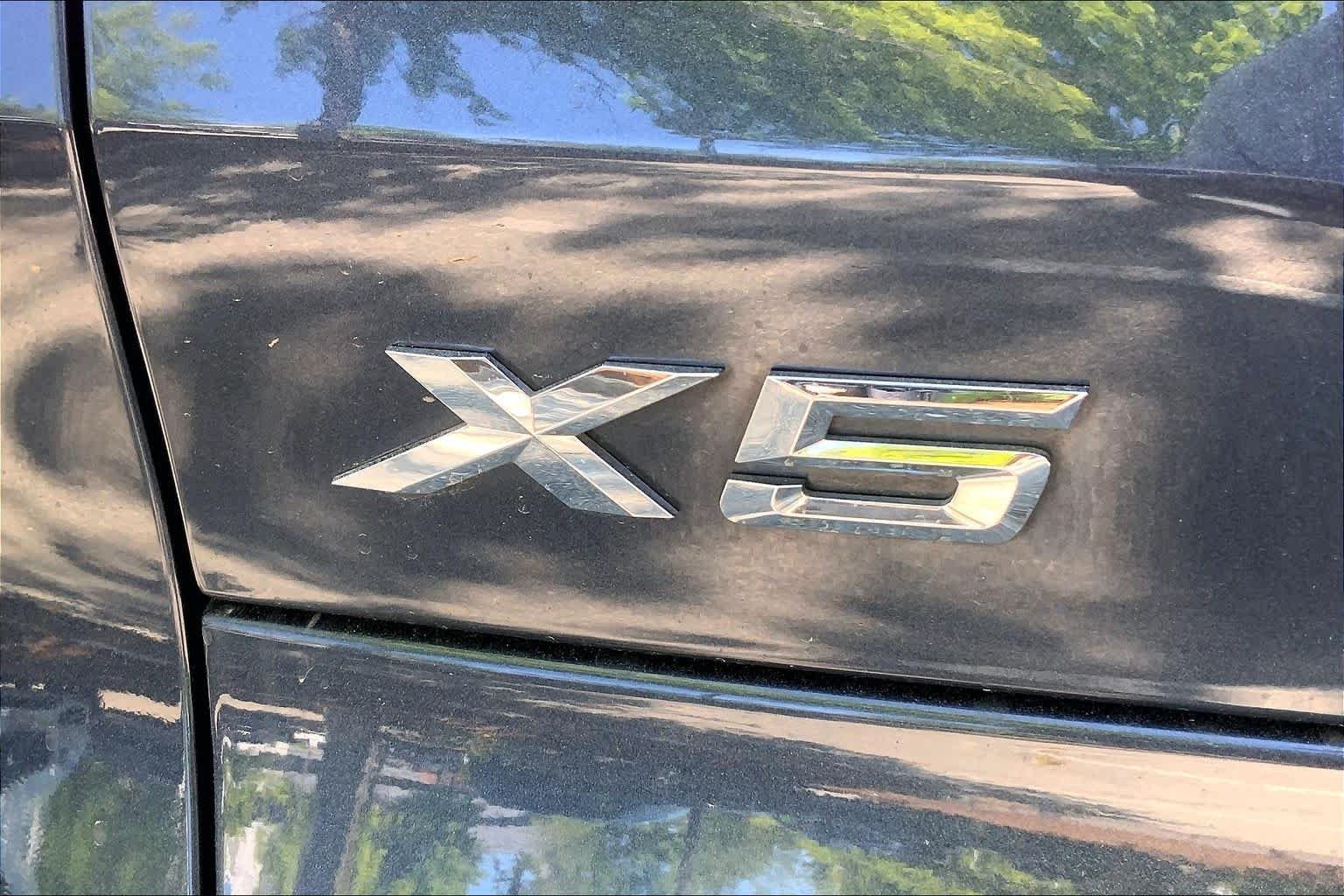 Used 2022 Arctic Grey Metallic BMW xDrive45e image 9