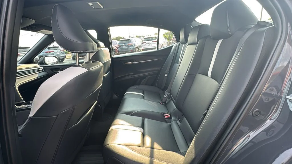 Used 2025  Toyota SE image 24