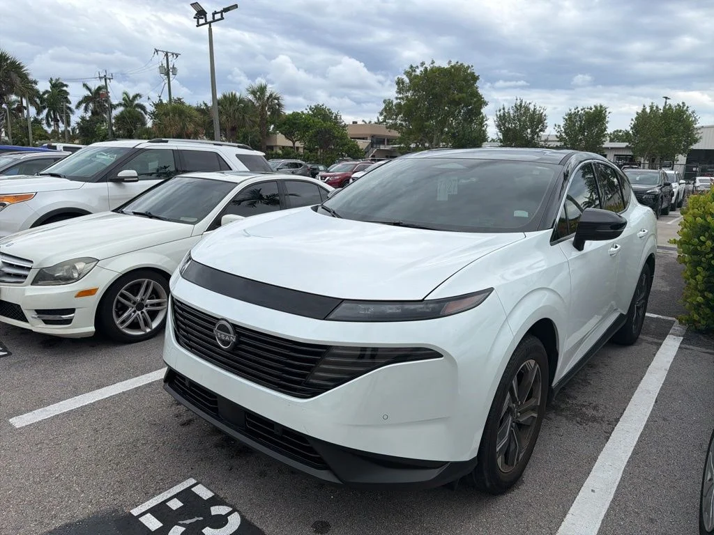 Certified Used 2025 White Nissan SL image 2