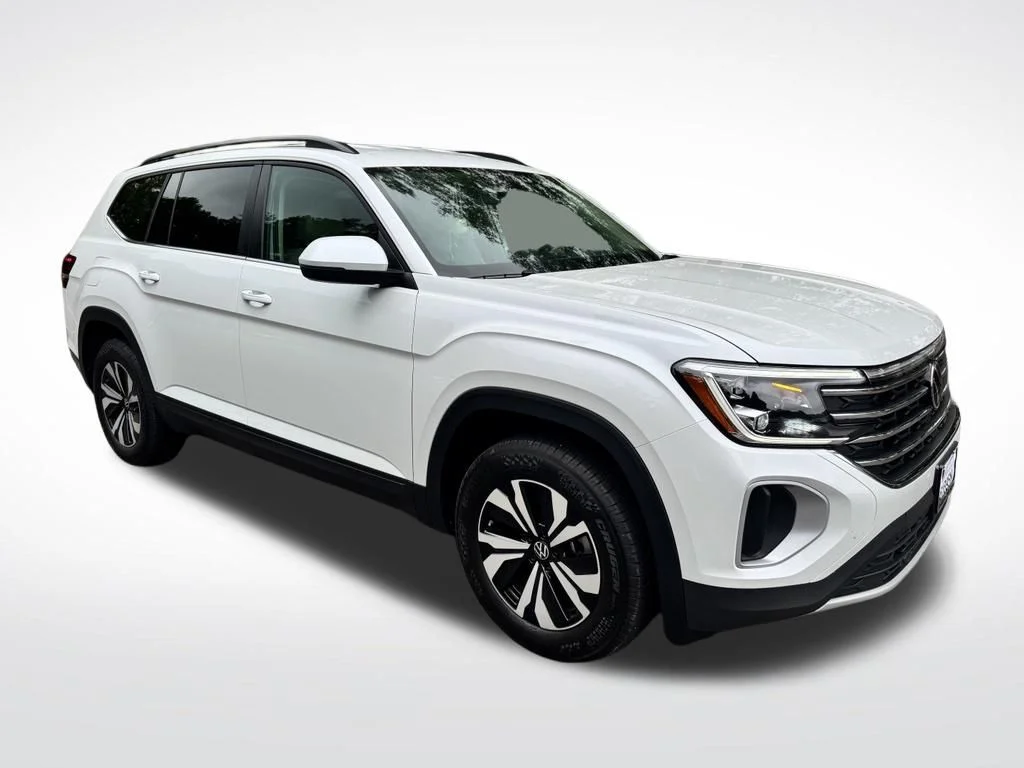 Used 2026 White Volkswagen SE image 5
