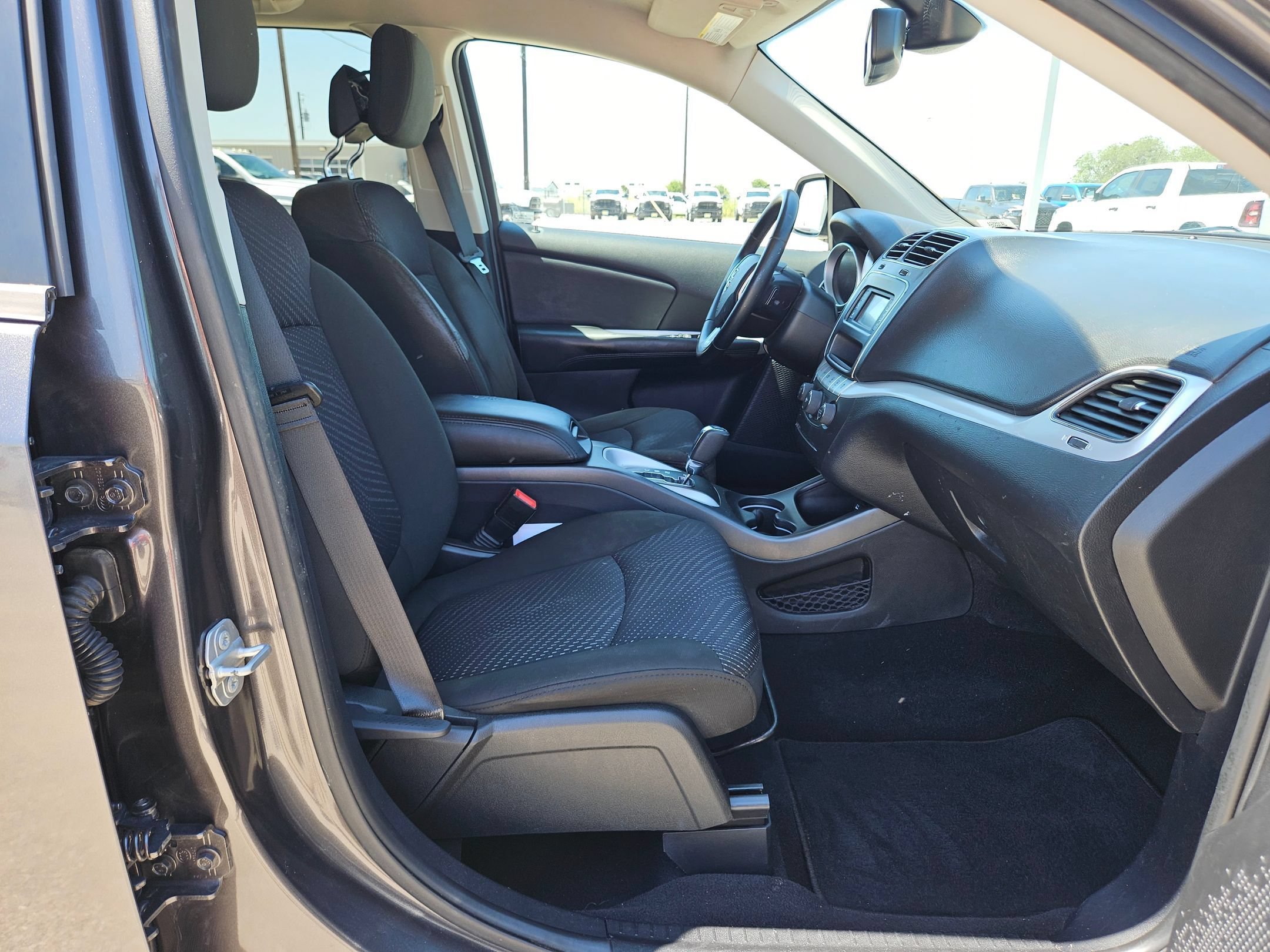 Used 2020 Granite Pearlcoat Dodge SE Value image 26