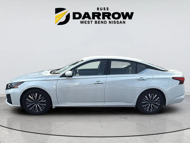 Used 2023 White Nissan 2.5 SV image 2