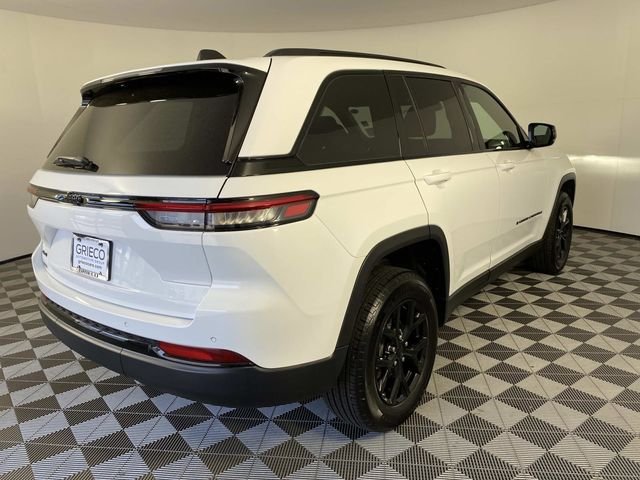 Used 2025 White Jeep Altitude X image 9