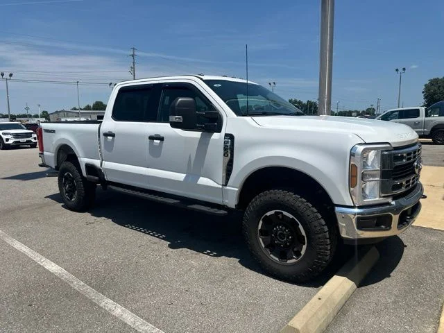 Used 2025 Oxford White Ford XLT image 4