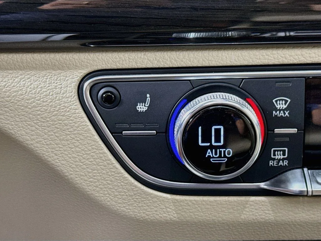 Used 2018 Ibis White Audi Premium Plus image 25