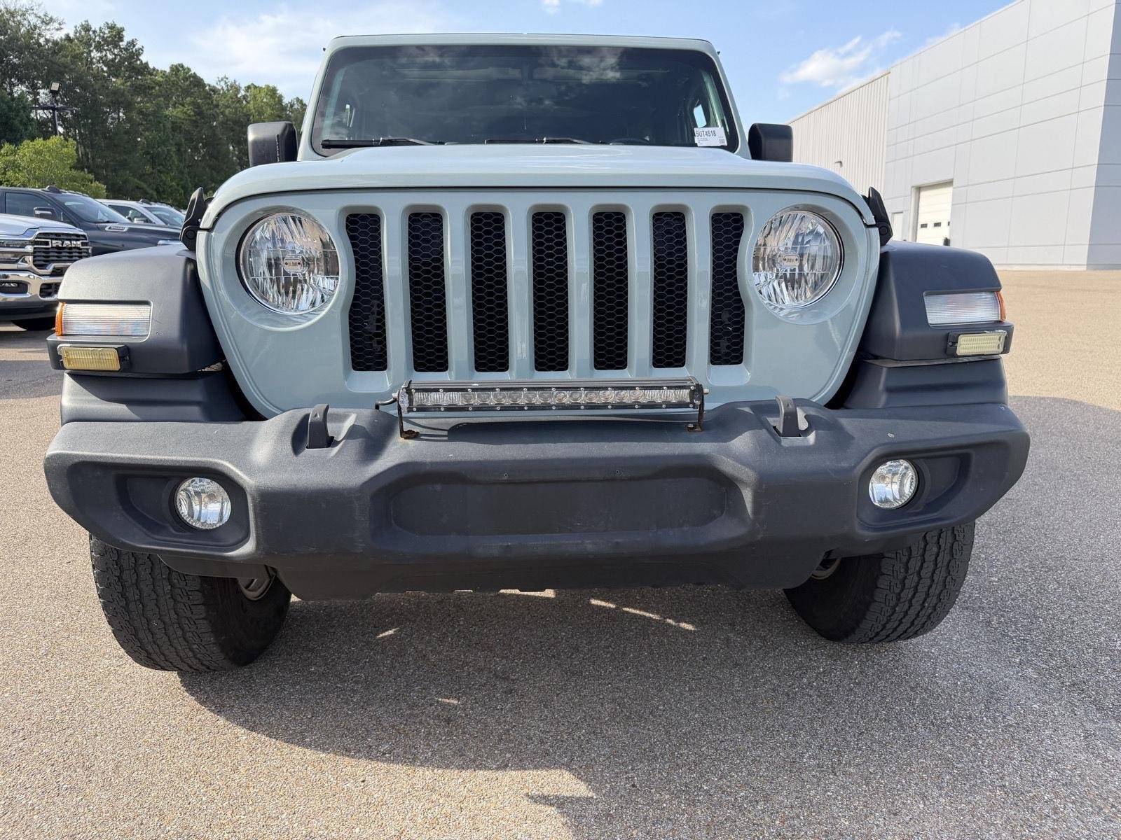Used 2023 Earl Clearcoat Jeep Sport S image 24