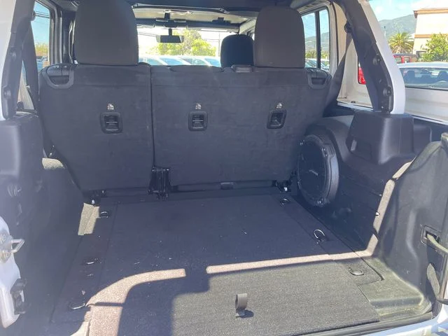 Used 2023 White Jeep Rubicon image 11