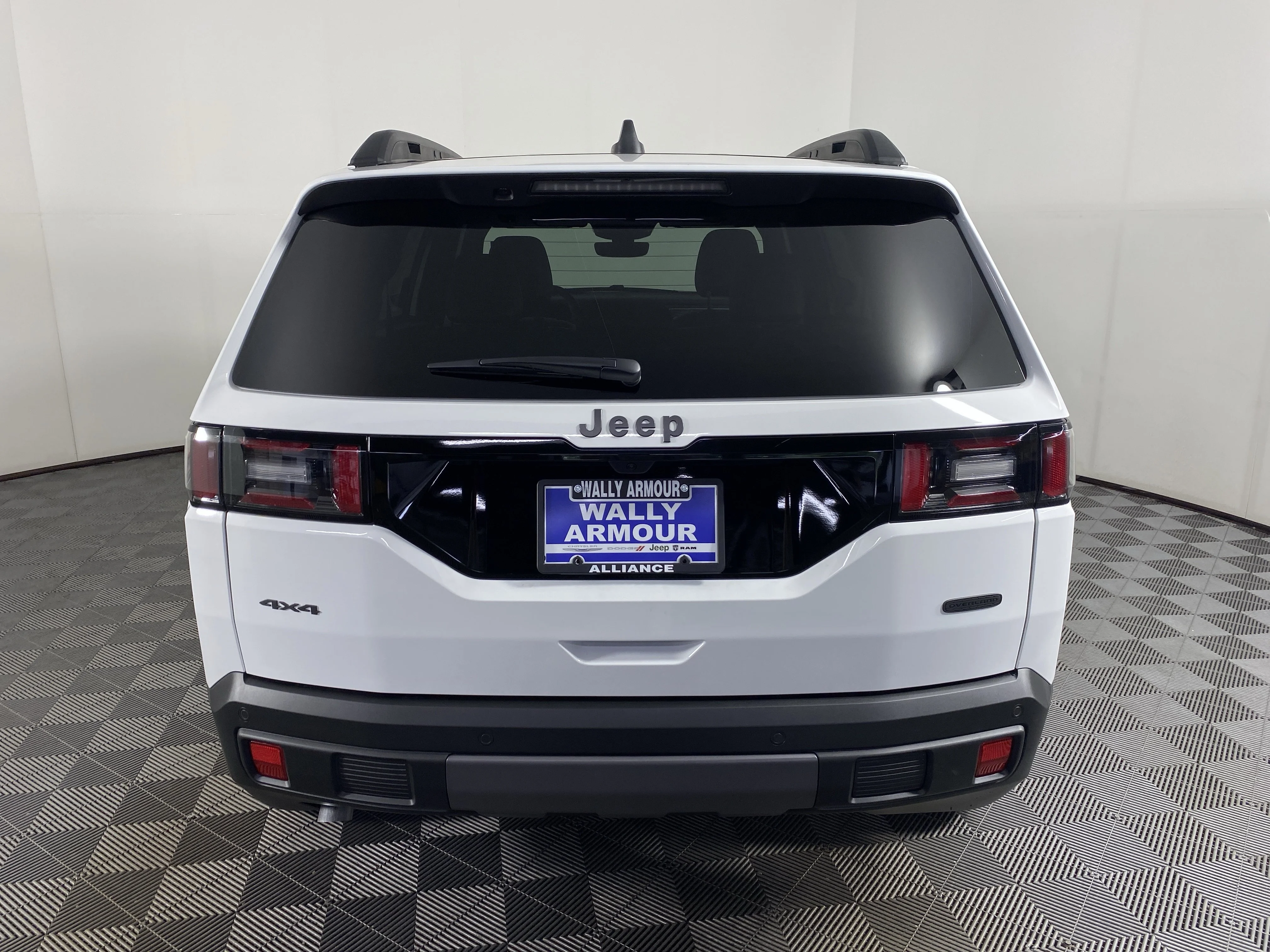New 2026 Bright White Clear-Coat Exterior Paint Jeep Overland image 9