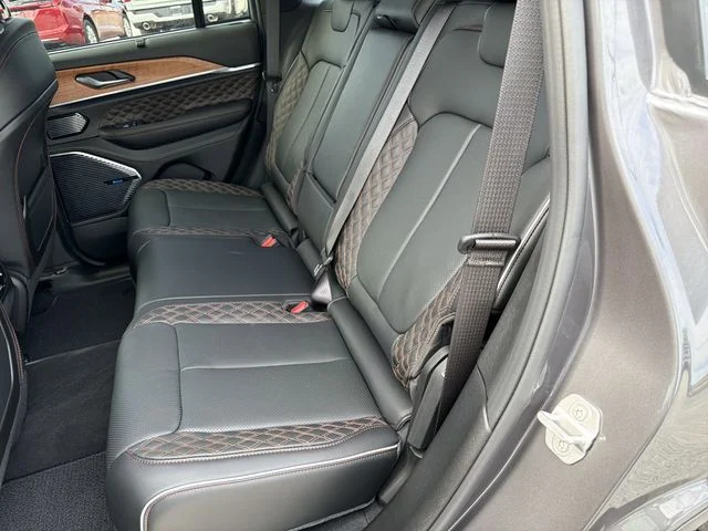 Used 2025 Gray Jeep Summit Reserve image 17