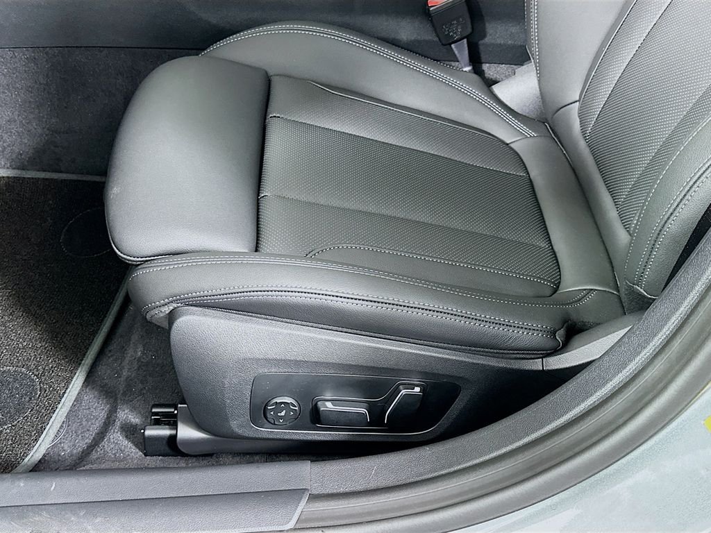 New 2026 Skyscraper Grey Metallic BMW xDrive40 image 21