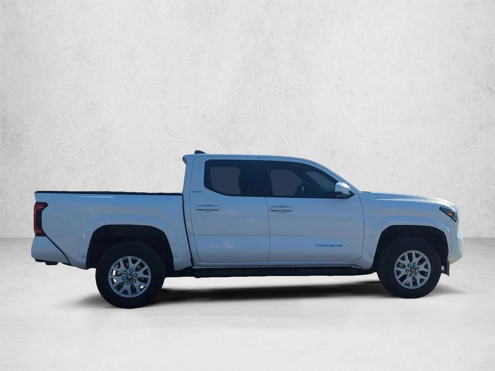 Used 2024 Ice Cap Toyota SR5 image 4