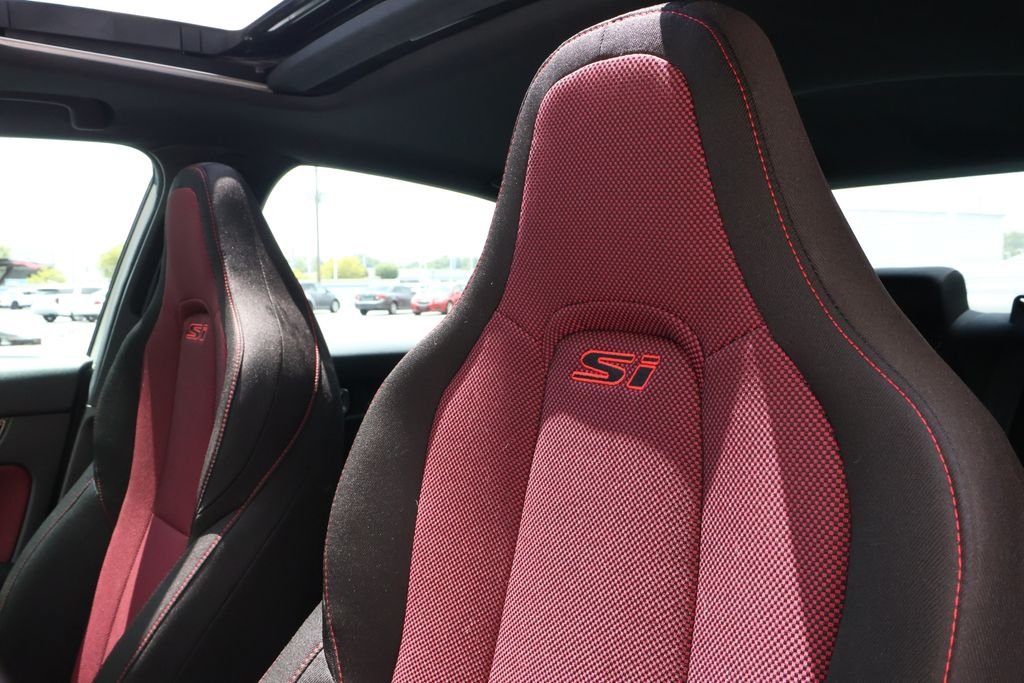 Used 2024 White Honda Base image 33
