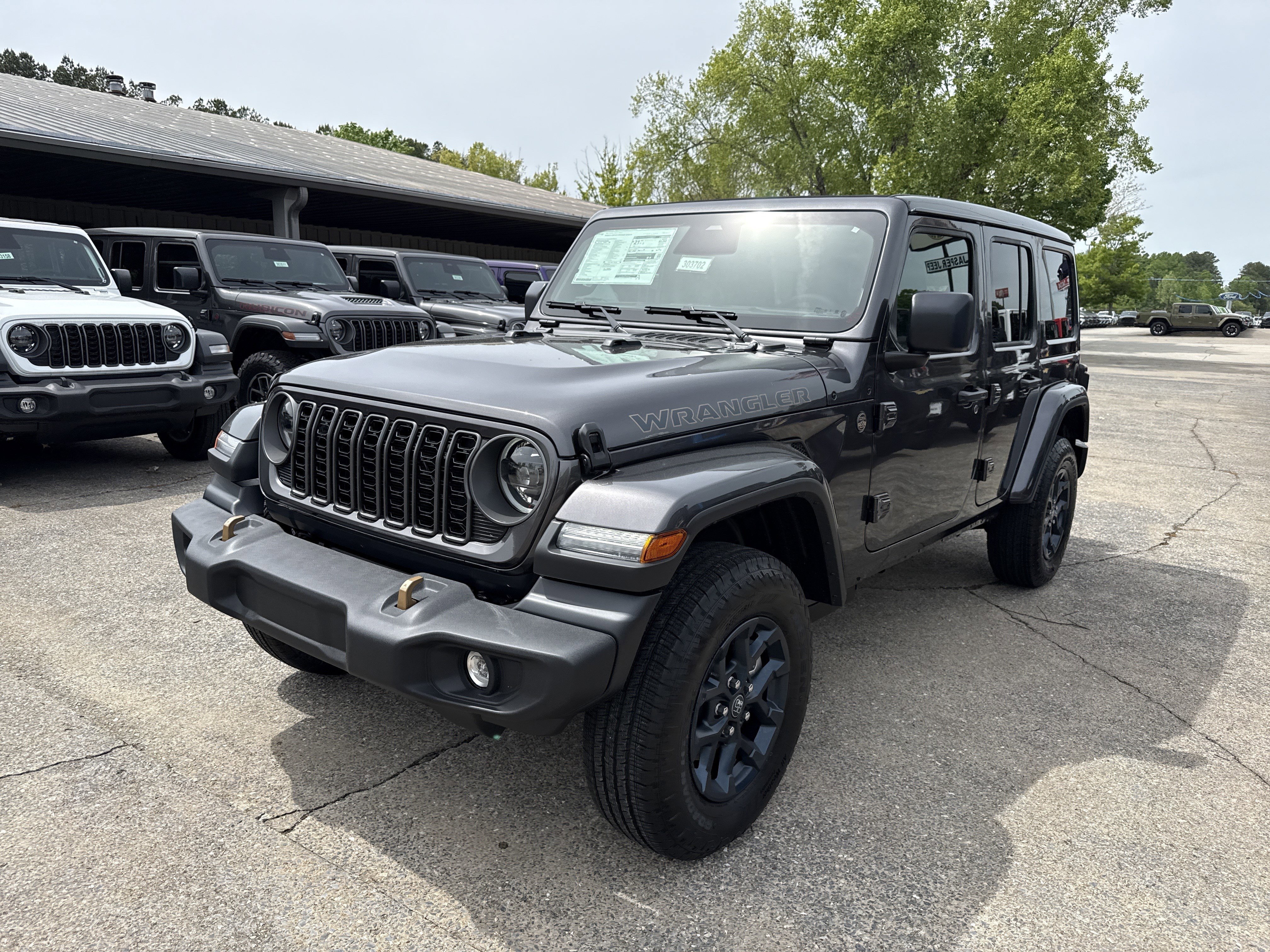 New 2026 Granite Crystal Metallic Clearcoat Jeep 85th Anniversary image 3