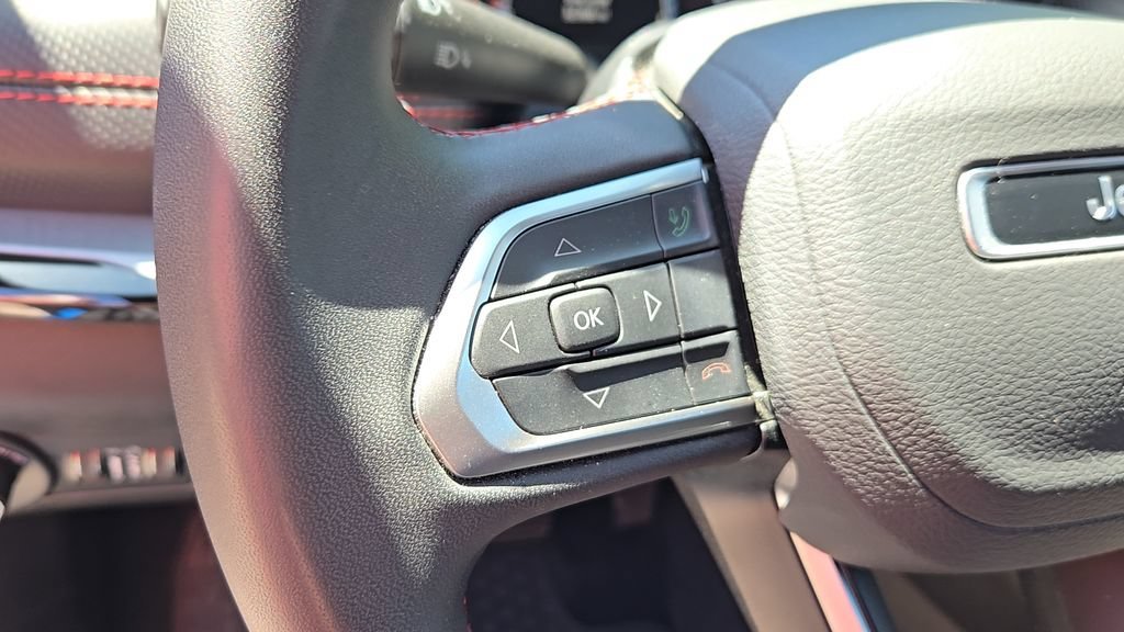 Used 2025 Hydro Blue Pearlcoat Jeep Trailhawk image 11