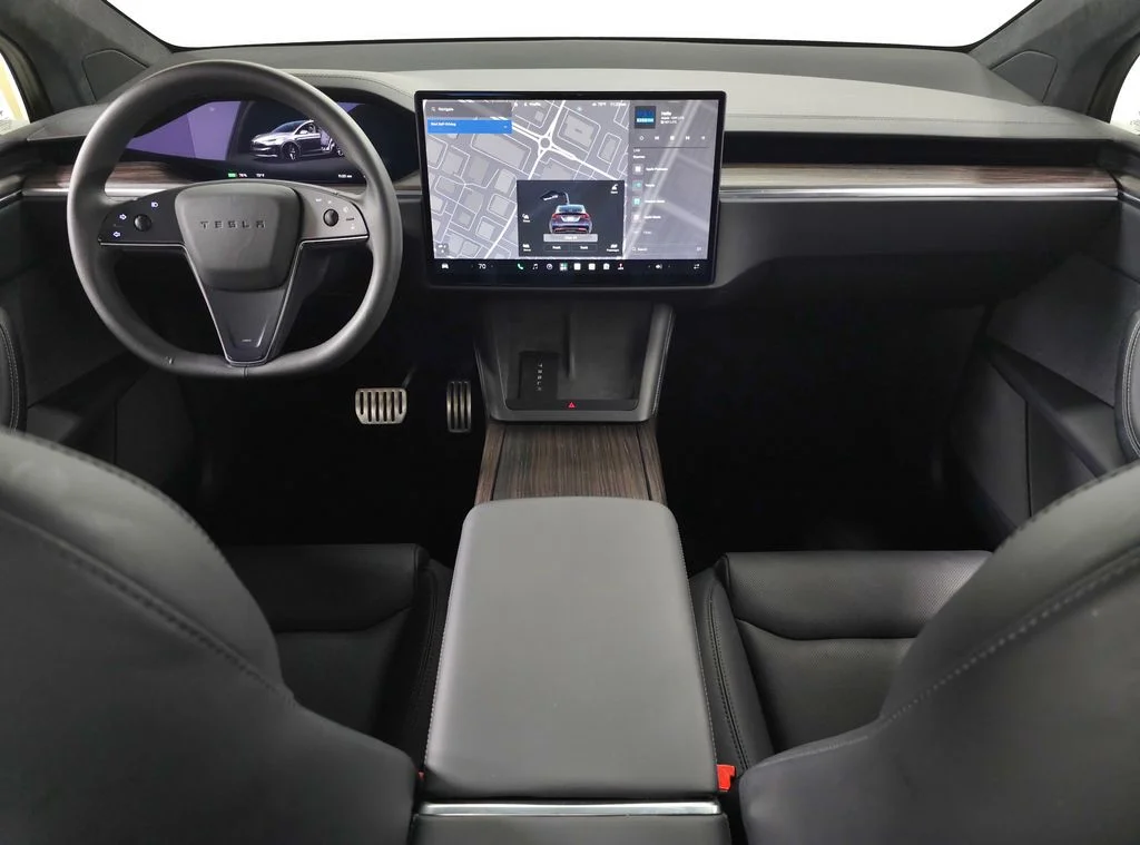 Used 2023  Tesla Standard Range image 13