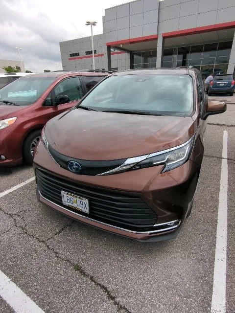 Used 2022 Brown Toyota XLE image 10