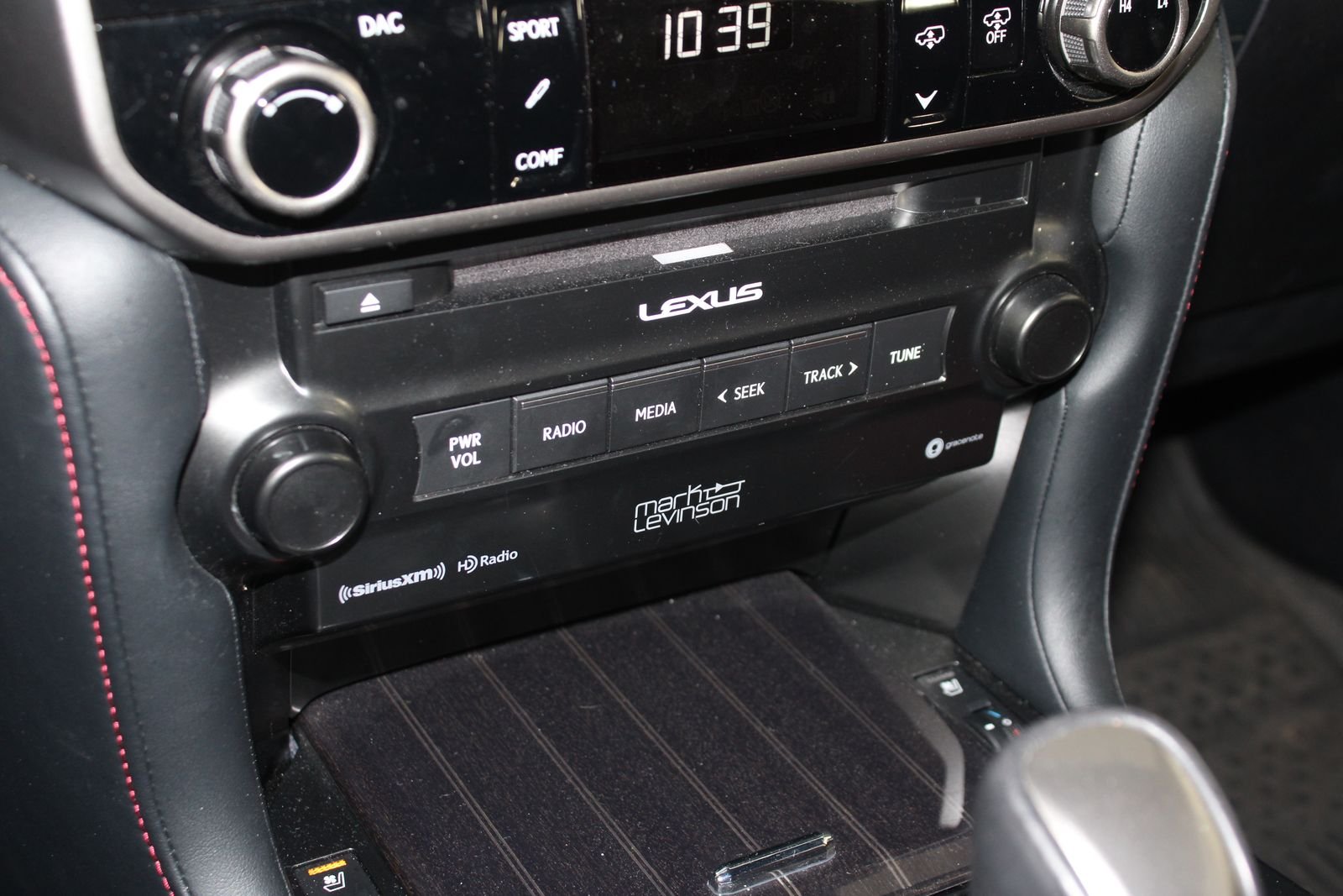 Used 2022  Lexus 460 Luxury image 23