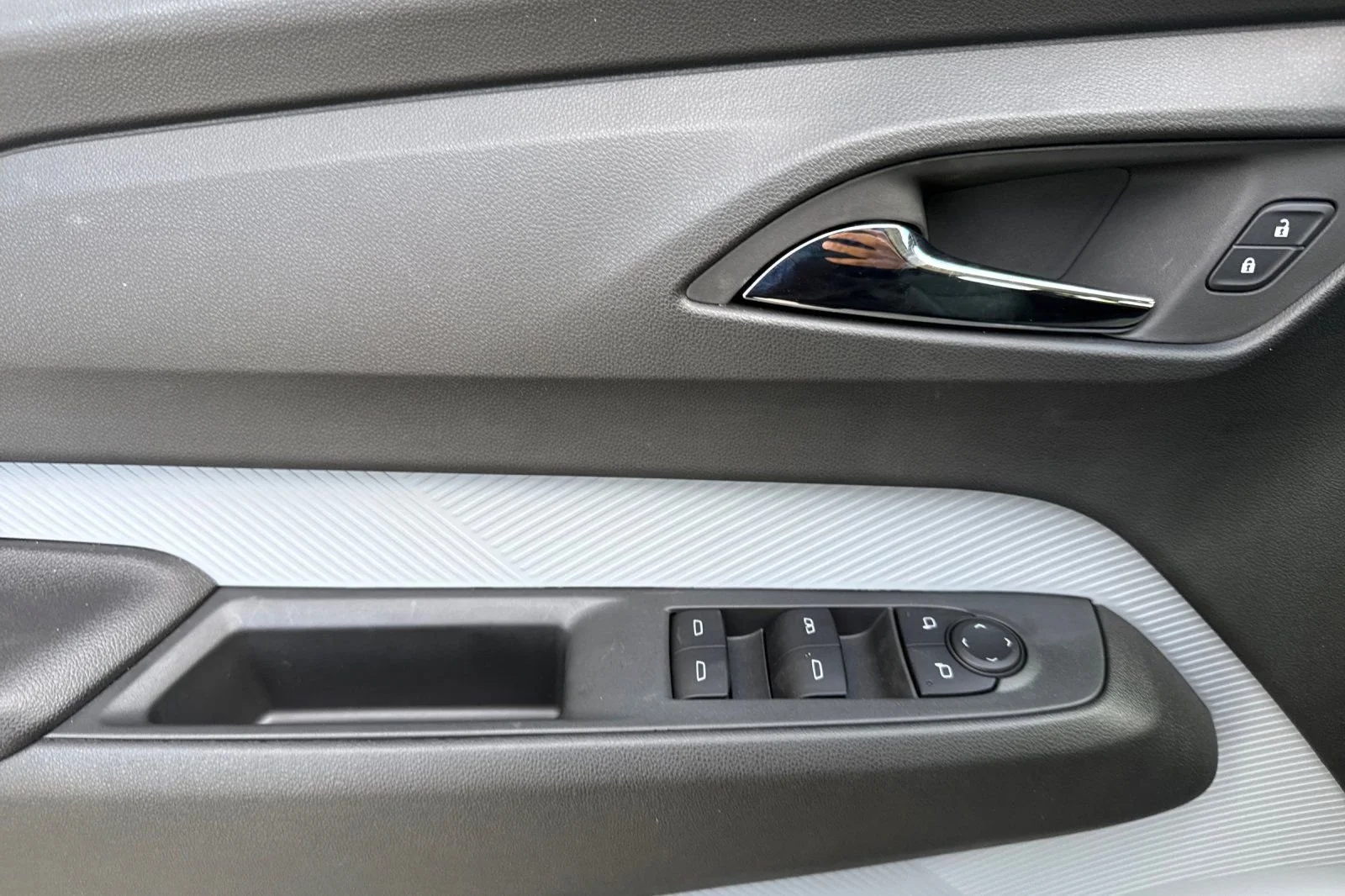 New 2027 Sterling Grey Metallic Chevrolet LT image 10