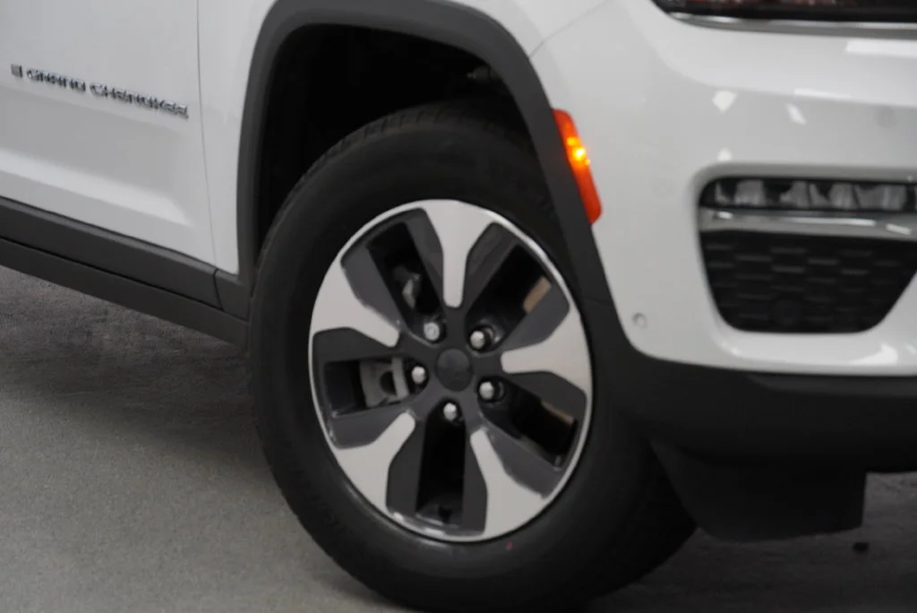 Used 2023 White Jeep 4xe image 9