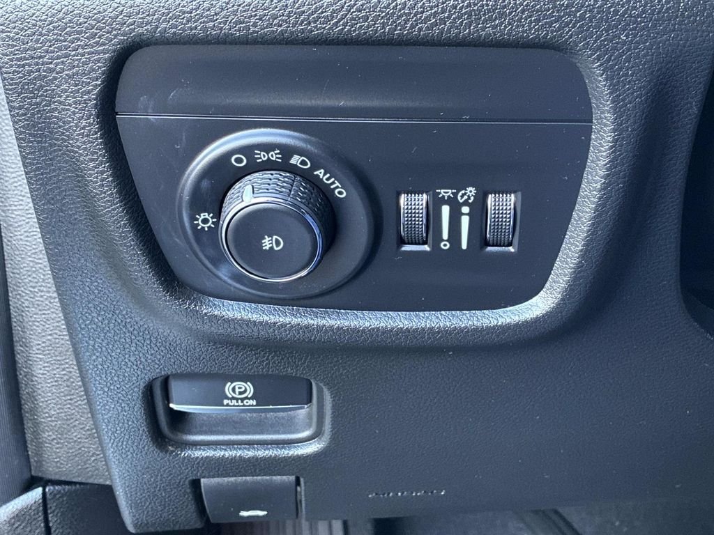 Used 2024 Silver Jeep Limited image 26