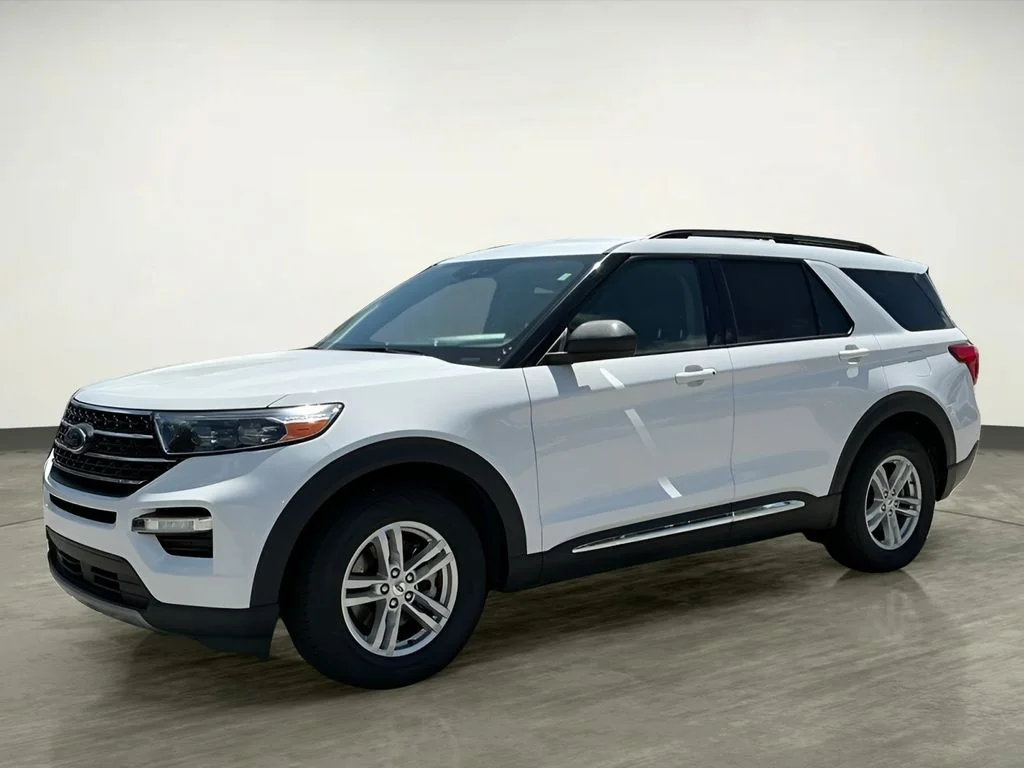 Used 2023 White Ford XLT image 2