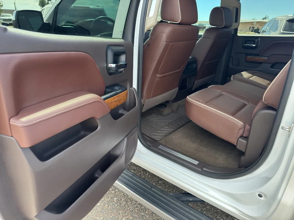 Used 2017 Iridescent Pearl Tricoat Chevrolet High Country image 13
