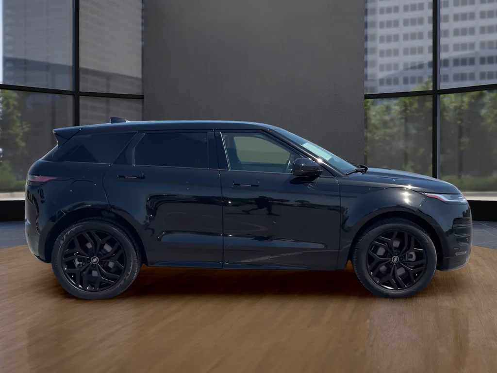 Used 2022 Black Land Rover Dynamic image 4