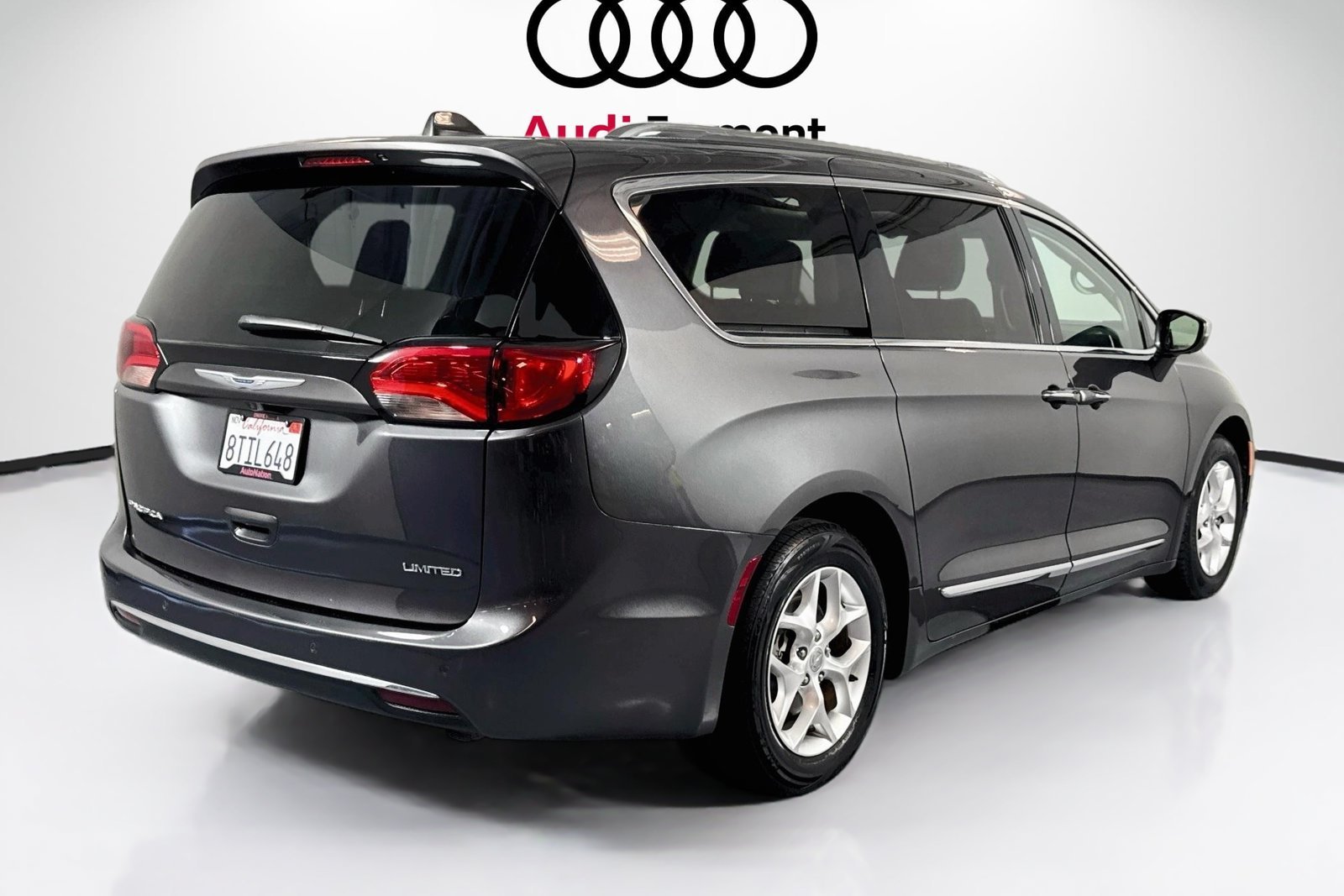 Used 2020 Granite Crystal Metallic Clearcoat Chrysler Limited image 5