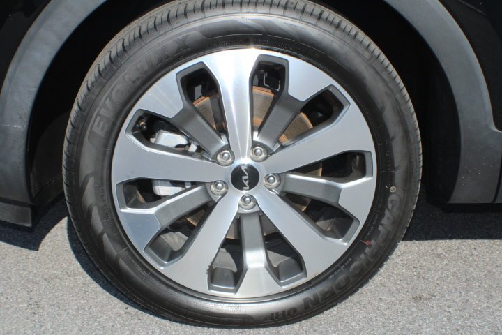 Used 2022 Ebony Black Kia EX image 5