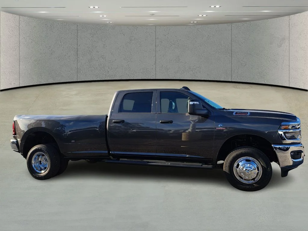 New 2026 Granite Crystal Metallic Clear-Coat Exterior Paint RAM Tradesman image 4