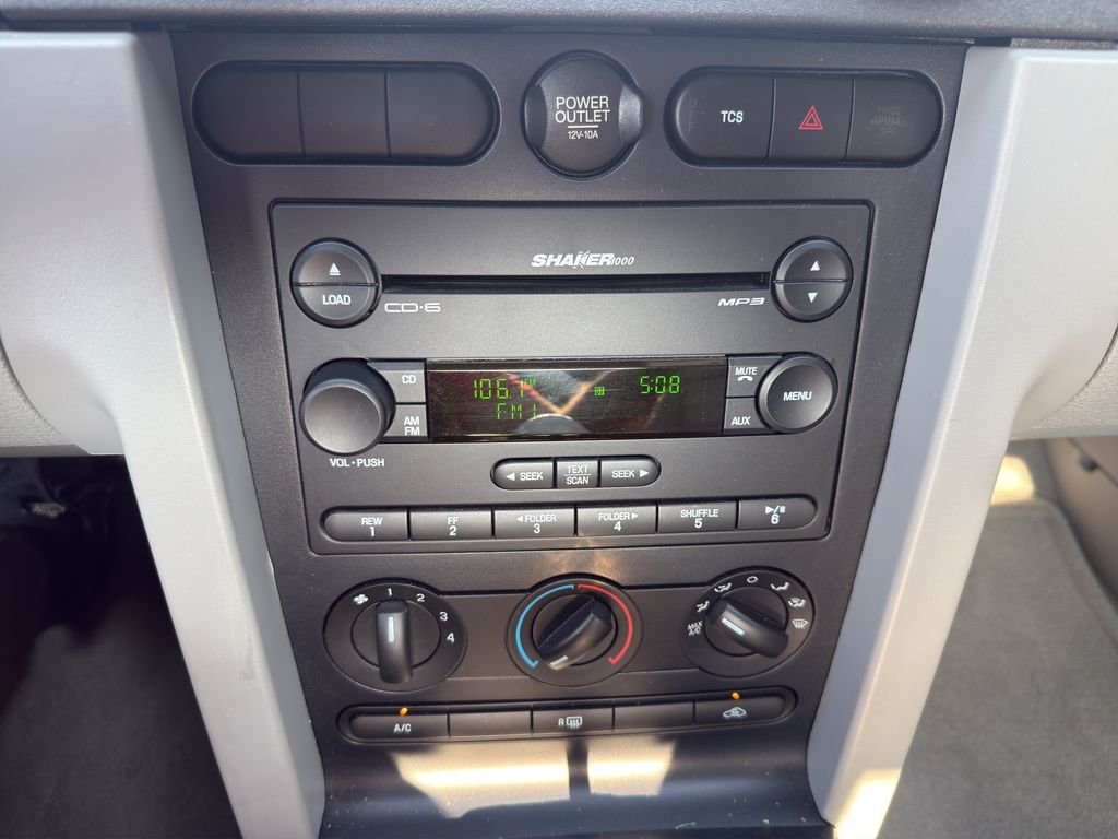 Used 2007 White Ford GT image 29