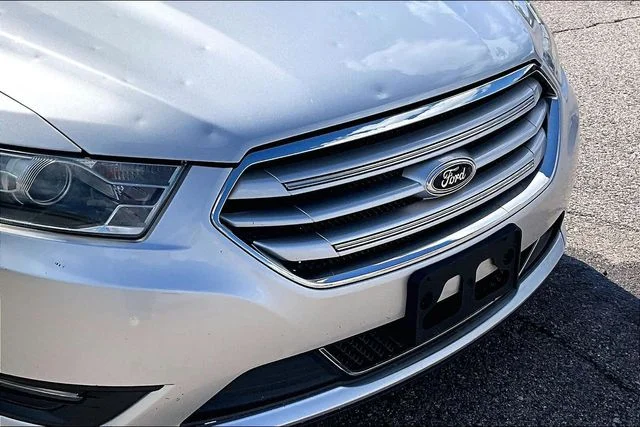 Used 2013 Silver Ford Limited image 27