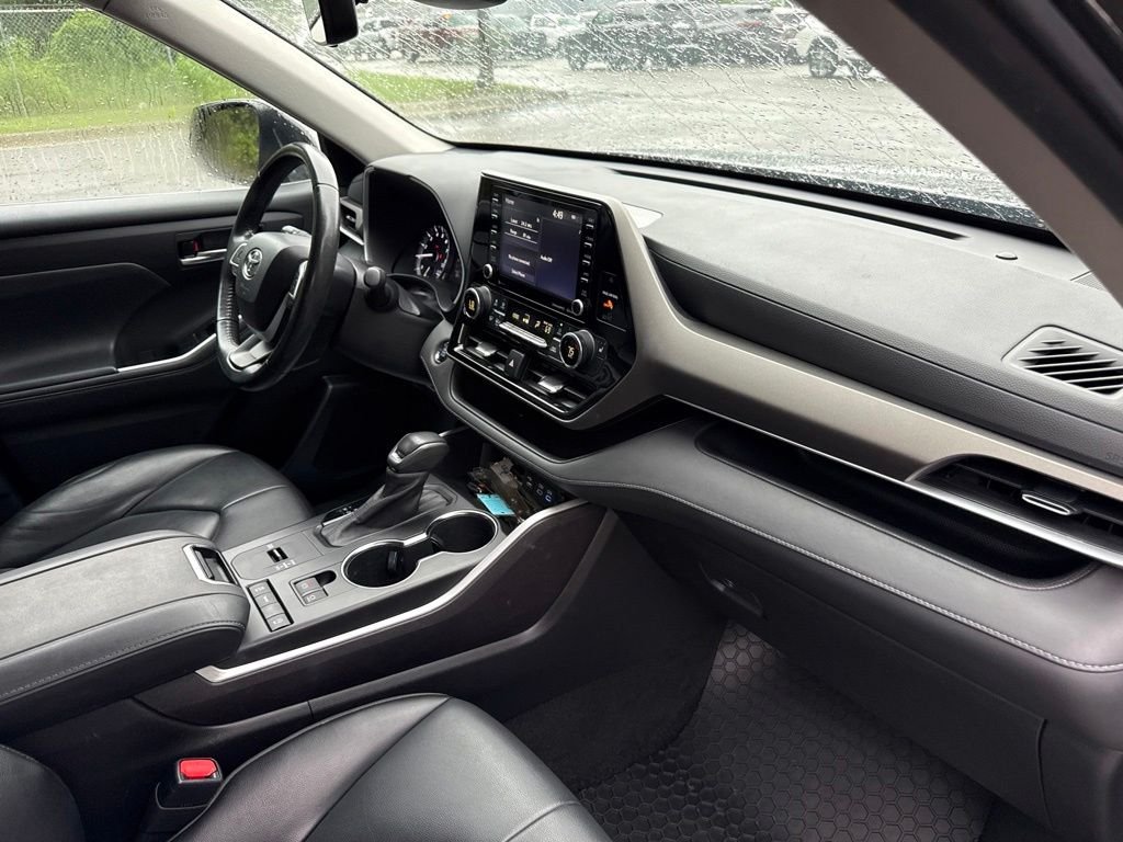 Used 2022 Black Toyota XLE image 11
