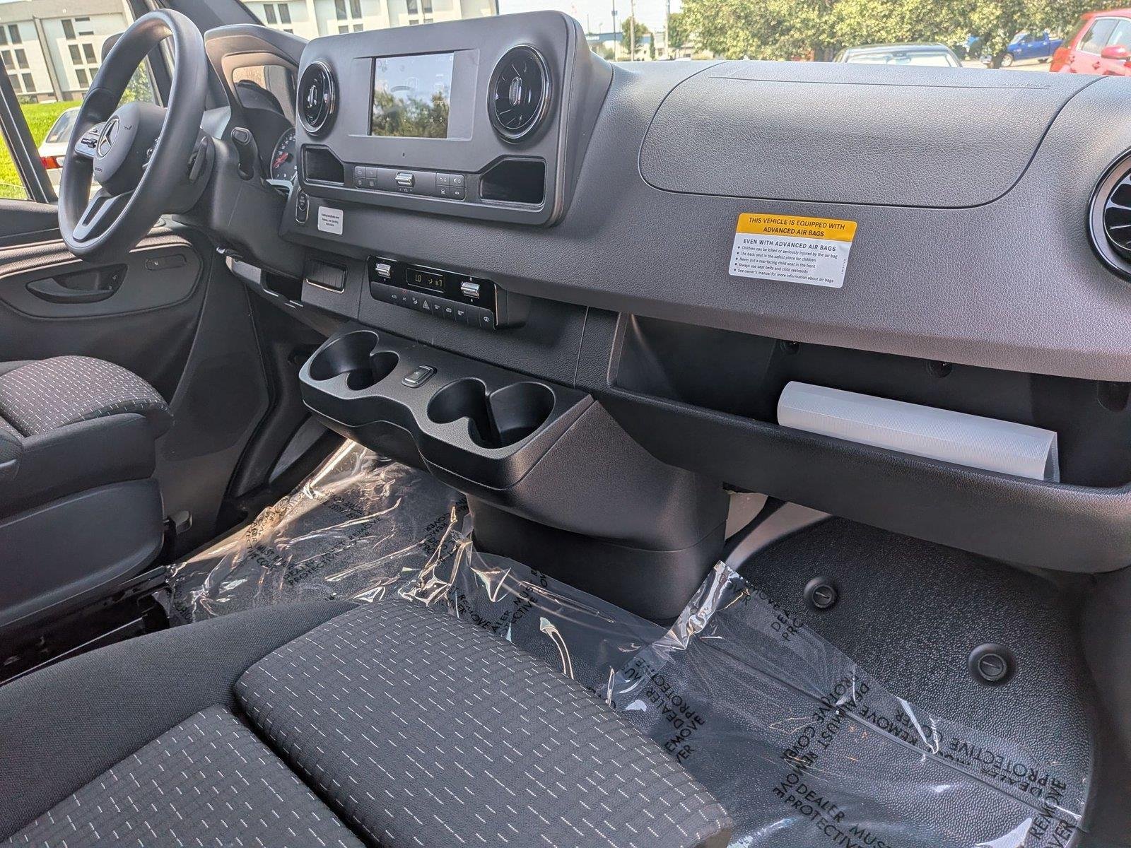 Used 2021  Mercedes-Benz  image 34