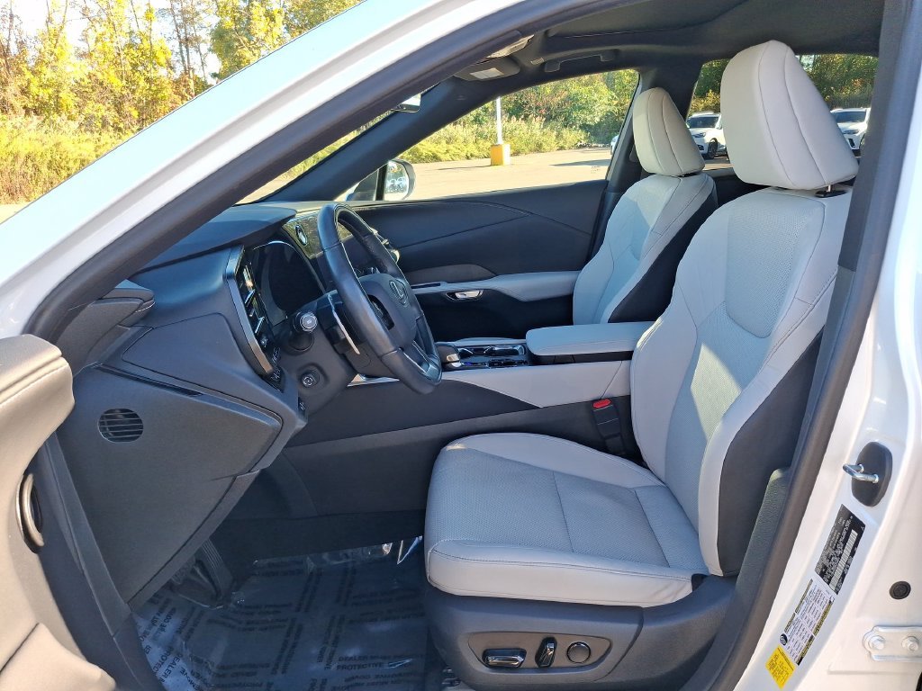 Certified Used 2024 White Lexus 350 Premium image 13
