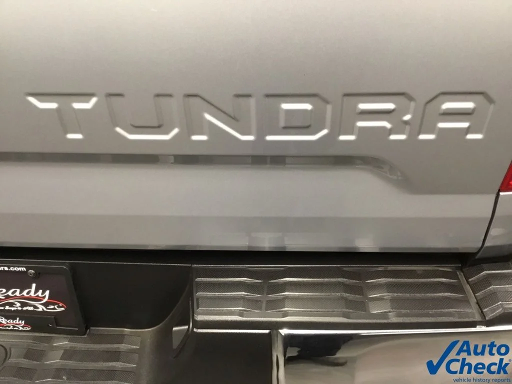 Used 2017 Silver Toyota SR5 image 18